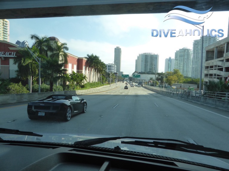 Blick vom Wohnmobil auf die Skyline Miamis